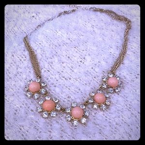 ⚪️ 2/$10! Short gold/coral necklace